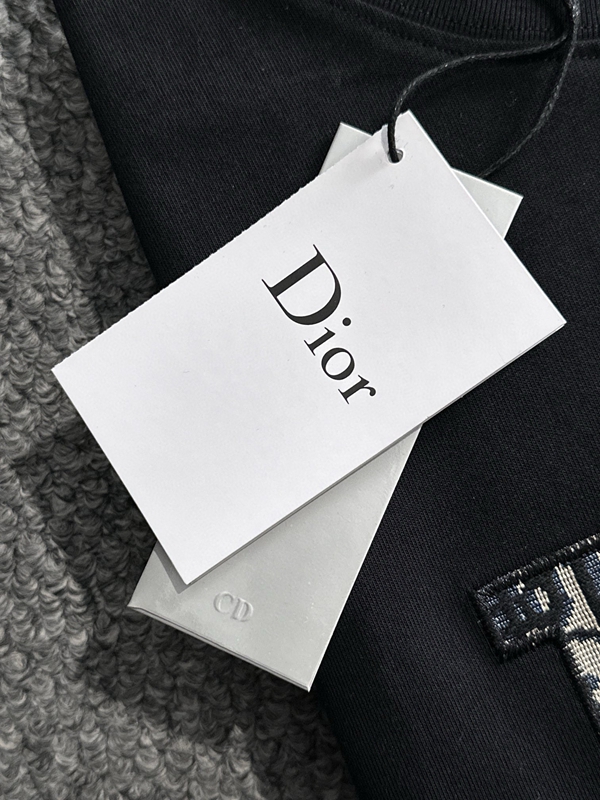 ブランドTシャツ着用イメージ